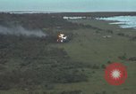 Standbild USAF A-1E skyraiders Loslassen napalm fällt Bien Hoa Vietnam ab, 1965, aus Sekunde 33 historischem Filmmaterial Videoclip 65675026854