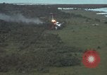 Standbild USAF A-1E skyraiders Loslassen napalm fällt Bien Hoa Vietnam ab, 1965, aus Sekunde 34 historischem Filmmaterial Videoclip 65675026854