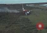 Standbild USAF A-1E skyraiders Loslassen napalm fällt Bien Hoa Vietnam ab, 1965, aus Sekunde 36 historischem Filmmaterial Videoclip 65675026854
