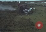 Standbild USAF A-1E skyraiders Loslassen napalm fällt Bien Hoa Vietnam ab, 1965, aus Sekunde 39 historischem Filmmaterial Videoclip 65675026854