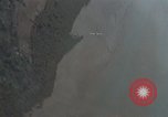 Standbild USAF A-1E skyraiders Loslassen napalm fällt Bien Hoa Vietnam ab, 1965, aus Sekunde 44 historischem Filmmaterial Videoclip 65675026854