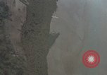 Standbild USAF A-1E skyraiders Loslassen napalm fällt Bien Hoa Vietnam ab, 1965, aus Sekunde 46 historischem Filmmaterial Videoclip 65675026854