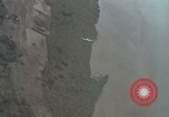 Standbild USAF A-1E skyraiders Loslassen napalm fällt Bien Hoa Vietnam ab, 1965, aus Sekunde 47 historischem Filmmaterial Videoclip 65675026854