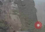 Standbild USAF A-1E skyraiders Loslassen napalm fällt Bien Hoa Vietnam ab, 1965, aus Sekunde 51 historischem Filmmaterial Videoclip 65675026854