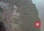Standbild USAF A-1E skyraiders Loslassen napalm fällt Bien Hoa Vietnam ab, 1965, aus Sekunde 52 historischem Filmmaterial Videoclip 65675026854