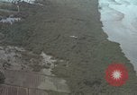 Standbild USAF A-1E skyraiders Loslassen napalm fällt Bien Hoa Vietnam ab, 1965, aus Sekunde 54 historischem Filmmaterial Videoclip 65675026854