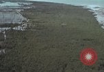 Standbild USAF A-1E skyraiders Loslassen napalm fällt Bien Hoa Vietnam ab, 1965, aus Sekunde 60 historischem Filmmaterial Videoclip 65675026854