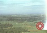 Standbild drei AI-1E skyraiders bereit für Air Strike Bien Hoa Vietnam ab, 1965, aus Sekunde 5 historischem Filmmaterial Videoclip 65675026855