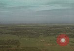 Standbild drei AI-1E skyraiders bereit für Air Strike Bien Hoa Vietnam ab, 1965, aus Sekunde 7 historischem Filmmaterial Videoclip 65675026855