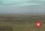 Standbild drei AI-1E skyraiders bereit für Air Strike Bien Hoa Vietnam ab, 1965, aus Sekunde 10 historischem Filmmaterial Videoclip 65675026855
