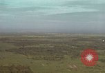 Standbild drei AI-1E skyraiders bereit für Air Strike Bien Hoa Vietnam ab, 1965, aus Sekunde 12 historischem Filmmaterial Videoclip 65675026855