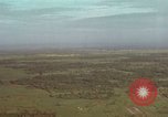 Standbild drei AI-1E skyraiders bereit für Air Strike Bien Hoa Vietnam ab, 1965, aus Sekunde 14 historischem Filmmaterial Videoclip 65675026855