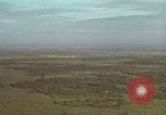 Standbild drei AI-1E skyraiders bereit für Air Strike Bien Hoa Vietnam ab, 1965, aus Sekunde 16 historischem Filmmaterial Videoclip 65675026855
