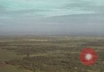 Standbild drei AI-1E skyraiders bereit für Air Strike Bien Hoa Vietnam ab, 1965, aus Sekunde 19 historischem Filmmaterial Videoclip 65675026855