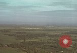 Standbild drei AI-1E skyraiders bereit für Air Strike Bien Hoa Vietnam ab, 1965, aus Sekunde 20 historischem Filmmaterial Videoclip 65675026855