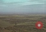 Standbild drei AI-1E skyraiders bereit für Air Strike Bien Hoa Vietnam ab, 1965, aus Sekunde 22 historischem Filmmaterial Videoclip 65675026855