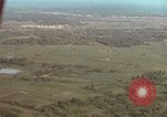 Standbild drei AI-1E skyraiders bereit für Air Strike Bien Hoa Vietnam ab, 1965, aus Sekunde 28 historischem Filmmaterial Videoclip 65675026855