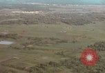 Standbild drei AI-1E skyraiders bereit für Air Strike Bien Hoa Vietnam ab, 1965, aus Sekunde 29 historischem Filmmaterial Videoclip 65675026855