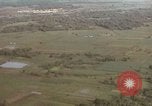 Standbild drei AI-1E skyraiders bereit für Air Strike Bien Hoa Vietnam ab, 1965, aus Sekunde 31 historischem Filmmaterial Videoclip 65675026855
