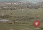 Standbild drei AI-1E skyraiders bereit für Air Strike Bien Hoa Vietnam ab, 1965, aus Sekunde 32 historischem Filmmaterial Videoclip 65675026855