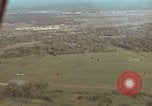 Standbild drei AI-1E skyraiders bereit für Air Strike Bien Hoa Vietnam ab, 1965, aus Sekunde 36 historischem Filmmaterial Videoclip 65675026855