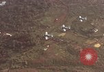Standbild drei AI-1E skyraiders bereit für Air Strike Bien Hoa Vietnam ab, 1965, aus Sekunde 42 historischem Filmmaterial Videoclip 65675026855