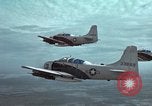 Standbild drei AI-1E skyraiders bereit für Air Strike Bien Hoa Vietnam ab, 1965, aus Sekunde 53 historischem Filmmaterial Videoclip 65675026855