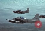 Standbild drei AI-1E skyraiders bereit für Air Strike Bien Hoa Vietnam ab, 1965, aus Sekunde 54 historischem Filmmaterial Videoclip 65675026855