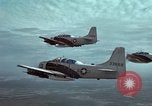 Standbild drei AI-1E skyraiders bereit für Air Strike Bien Hoa Vietnam ab, 1965, aus Sekunde 55 historischem Filmmaterial Videoclip 65675026855