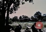 Standbild US-Soldaten" Boden die Aktivitäten im Betrieb Attleboro Dau Tieng Landebahn Vietnam, 1966, aus Sekunde 5 historischem Filmmaterial Videoclip 65675026865
