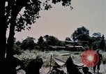 Standbild US-Soldaten" Boden die Aktivitäten im Betrieb Attleboro Dau Tieng Landebahn Vietnam, 1966, aus Sekunde 13 historischem Filmmaterial Videoclip 65675026865