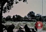 Standbild US-Soldaten" Boden die Aktivitäten im Betrieb Attleboro Dau Tieng Landebahn Vietnam, 1966, aus Sekunde 14 historischem Filmmaterial Videoclip 65675026865