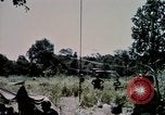 Standbild US-Soldaten" Boden die Aktivitäten im Betrieb Attleboro Dau Tieng Landebahn Vietnam, 1966, aus Sekunde 17 historischem Filmmaterial Videoclip 65675026865