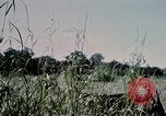 Standbild US-Soldaten" Boden die Aktivitäten im Betrieb Attleboro Dau Tieng Landebahn Vietnam, 1966, aus Sekunde 26 historischem Filmmaterial Videoclip 65675026865