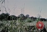 Standbild US-Soldaten" Boden die Aktivitäten im Betrieb Attleboro Dau Tieng Landebahn Vietnam, 1966, aus Sekunde 27 historischem Filmmaterial Videoclip 65675026865