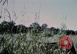 Standbild US-Soldaten" Boden die Aktivitäten im Betrieb Attleboro Dau Tieng Landebahn Vietnam, 1966, aus Sekunde 28 historischem Filmmaterial Videoclip 65675026865