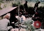 Standbild US-Soldaten" Boden die Aktivitäten im Betrieb Attleboro Dau Tieng Landebahn Vietnam, 1966, aus Sekunde 35 historischem Filmmaterial Videoclip 65675026865