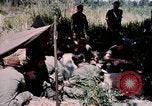 Standbild US-Soldaten" Boden die Aktivitäten im Betrieb Attleboro Dau Tieng Landebahn Vietnam, 1966, aus Sekunde 40 historischem Filmmaterial Videoclip 65675026865