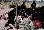 Standbild US-Soldaten" Boden die Aktivitäten im Betrieb Attleboro Dau Tieng Landebahn Vietnam, 1966, aus Sekunde 41 historischem Filmmaterial Videoclip 65675026865