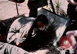 Standbild US-Soldaten" Boden die Aktivitäten im Betrieb Attleboro Dau Tieng Landebahn Vietnam, 1966, aus Sekunde 42 historischem Filmmaterial Videoclip 65675026865