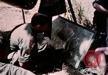 Standbild US-Soldaten" Boden die Aktivitäten im Betrieb Attleboro Dau Tieng Landebahn Vietnam, 1966, aus Sekunde 43 historischem Filmmaterial Videoclip 65675026865