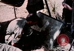 Standbild US-Soldaten" Boden die Aktivitäten im Betrieb Attleboro Dau Tieng Landebahn Vietnam, 1966, aus Sekunde 45 historischem Filmmaterial Videoclip 65675026865