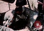 Standbild US-Soldaten" Boden die Aktivitäten im Betrieb Attleboro Dau Tieng Landebahn Vietnam, 1966, aus Sekunde 46 historischem Filmmaterial Videoclip 65675026865