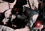 Standbild US-Soldaten" Boden die Aktivitäten im Betrieb Attleboro Dau Tieng Landebahn Vietnam, 1966, aus Sekunde 47 historischem Filmmaterial Videoclip 65675026865
