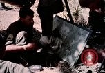 Standbild US-Soldaten" Boden die Aktivitäten im Betrieb Attleboro Dau Tieng Landebahn Vietnam, 1966, aus Sekunde 48 historischem Filmmaterial Videoclip 65675026865