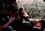 Standbild US-Soldaten" Boden die Aktivitäten im Betrieb Attleboro Dau Tieng Landebahn Vietnam, 1966, aus Sekunde 55 historischem Filmmaterial Videoclip 65675026865