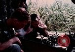 Standbild US-Soldaten" Boden die Aktivitäten im Betrieb Attleboro Dau Tieng Landebahn Vietnam, 1966, aus Sekunde 57 historischem Filmmaterial Videoclip 65675026865