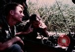 Standbild US-Soldaten" Boden die Aktivitäten im Betrieb Attleboro Dau Tieng Landebahn Vietnam, 1966, aus Sekunde 59 historischem Filmmaterial Videoclip 65675026865
