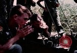 Standbild US-Soldaten" Boden die Aktivitäten im Betrieb Attleboro Dau Tieng Landebahn Vietnam, 1966, aus Sekunde 62 historischem Filmmaterial Videoclip 65675026865