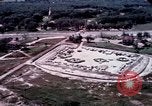 Standbild O-1E Flugzeug aus während des Betriebs Attleboro Dau Tieng Landebahn Vietnam, 1966, aus Sekunde 20 historischem Filmmaterial Videoclip 65675026869